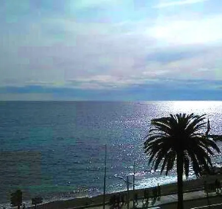 2 Bedroom Flat/water Front Appartement *