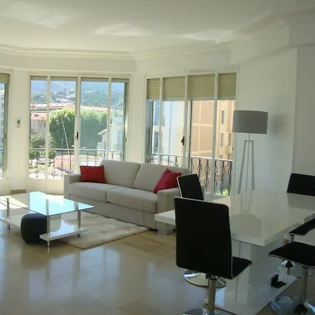 Appartement 2 Bedroom Flat/water Front Menton