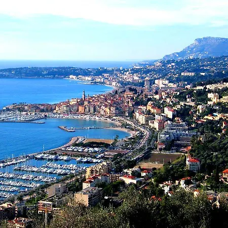 Apartment 2 Bedroom Flat/water Front *
