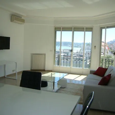 2 Bedroom Flat/water Front *
