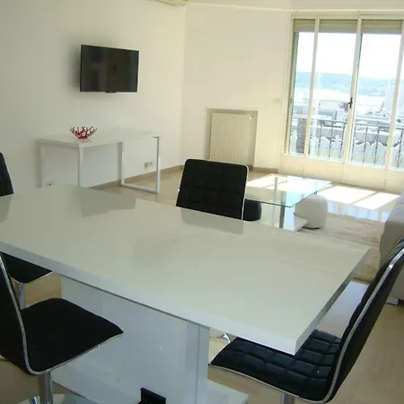 2 Bedroom Flat/water Front Menton