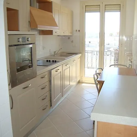 2 Bedroom Flat/water Front * Menton